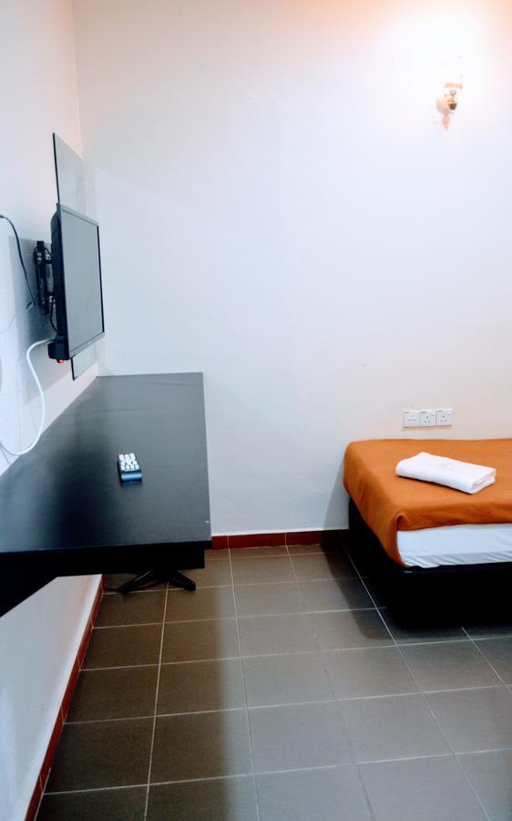 Gest Inn Hotel Кота Тинги Екстериор снимка