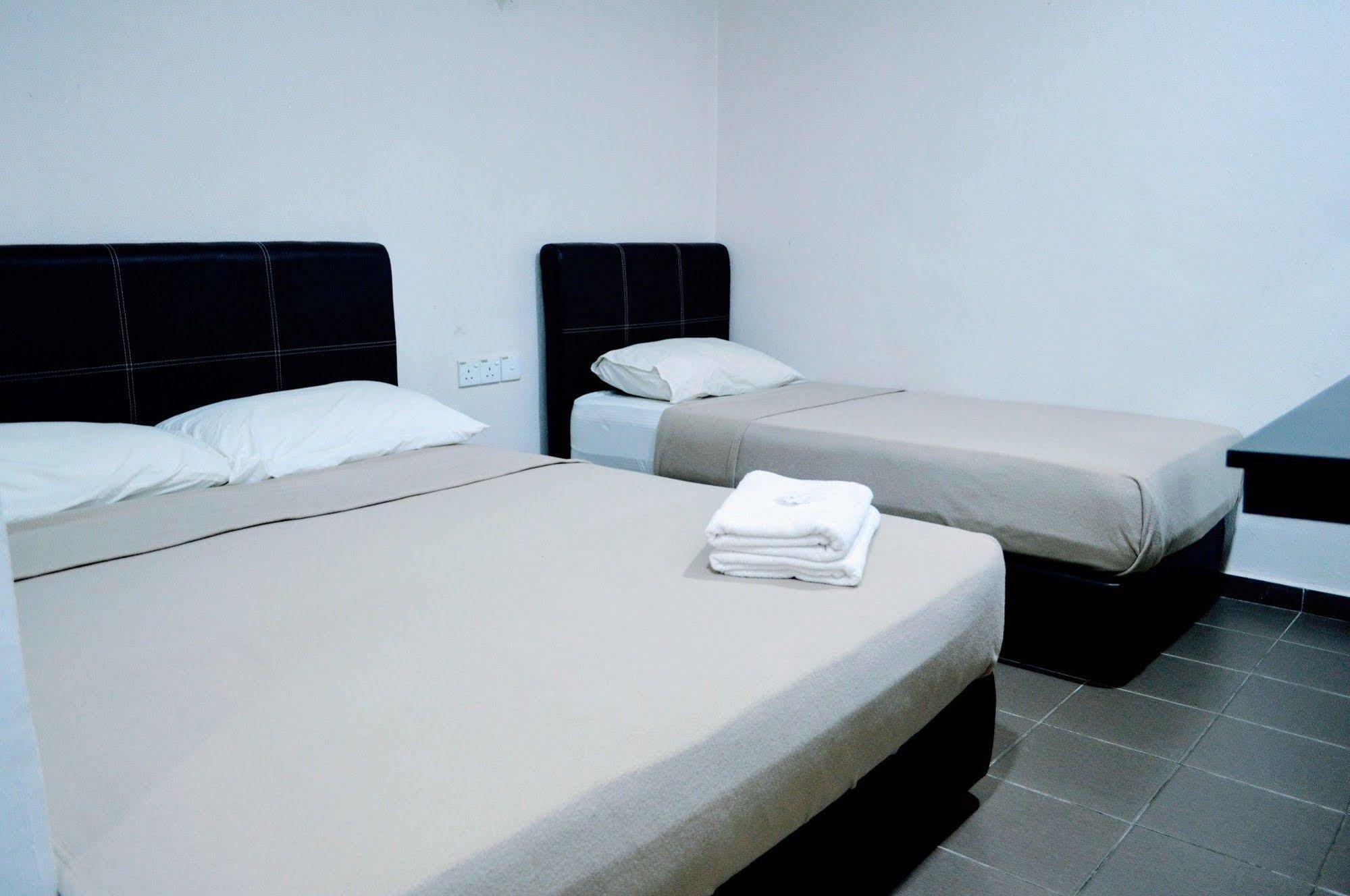 Gest Inn Hotel Кота Тинги Екстериор снимка